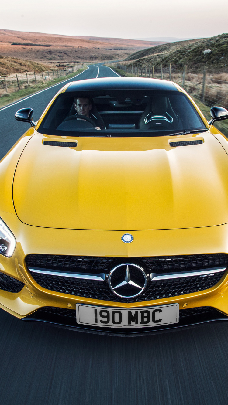 Braunes Mercedes Benz Auto Tagsüber Unterwegs. Wallpaper in 750x1334 Resolution