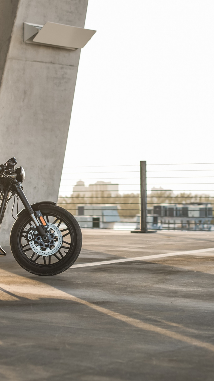 Harley Davidson, Motorrad, Motorradhelm, Tire, Rad. Wallpaper in 750x1334 Resolution