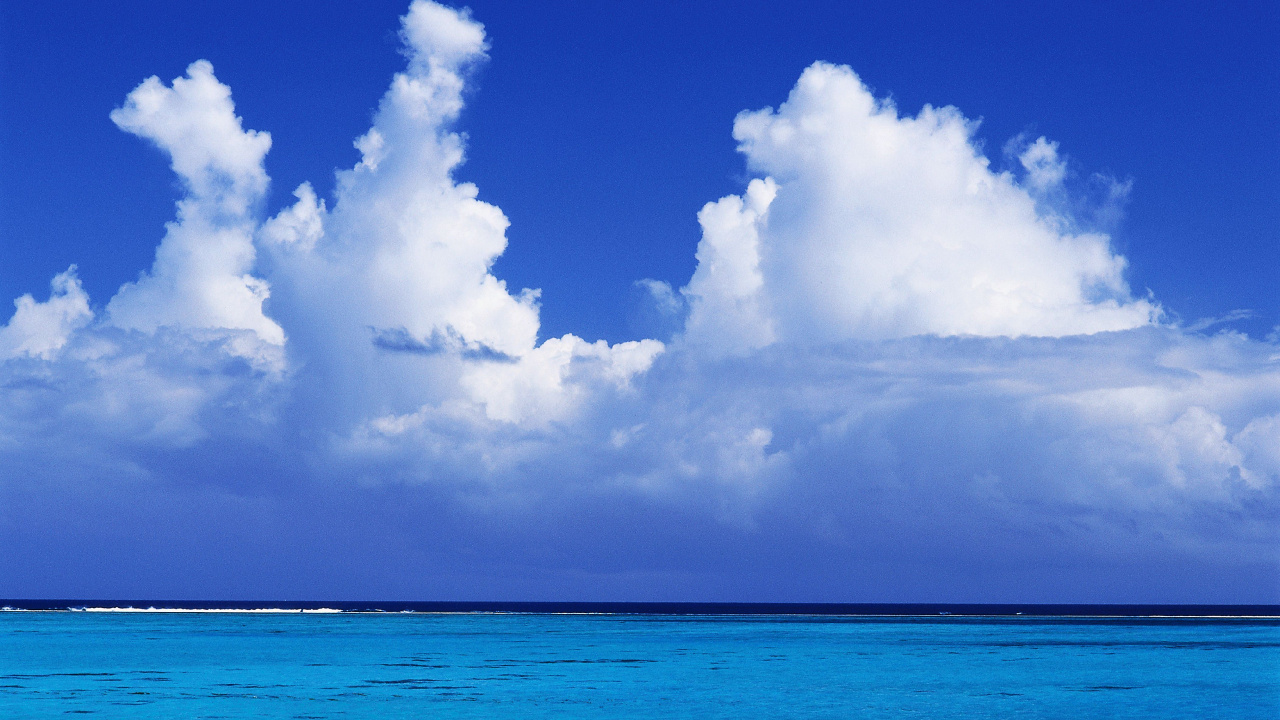 Blue Sea Under Blue Sky and White Clouds During Daytime. Wallpaper in 1280x720 Resolution