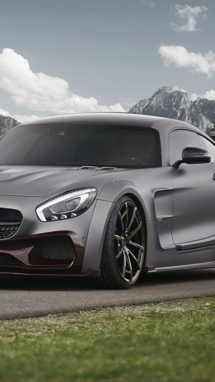 Silbernes Mercedes Benz Coupé Tagsüber Unterwegsup. Wallpaper in 720x1280 Resolution