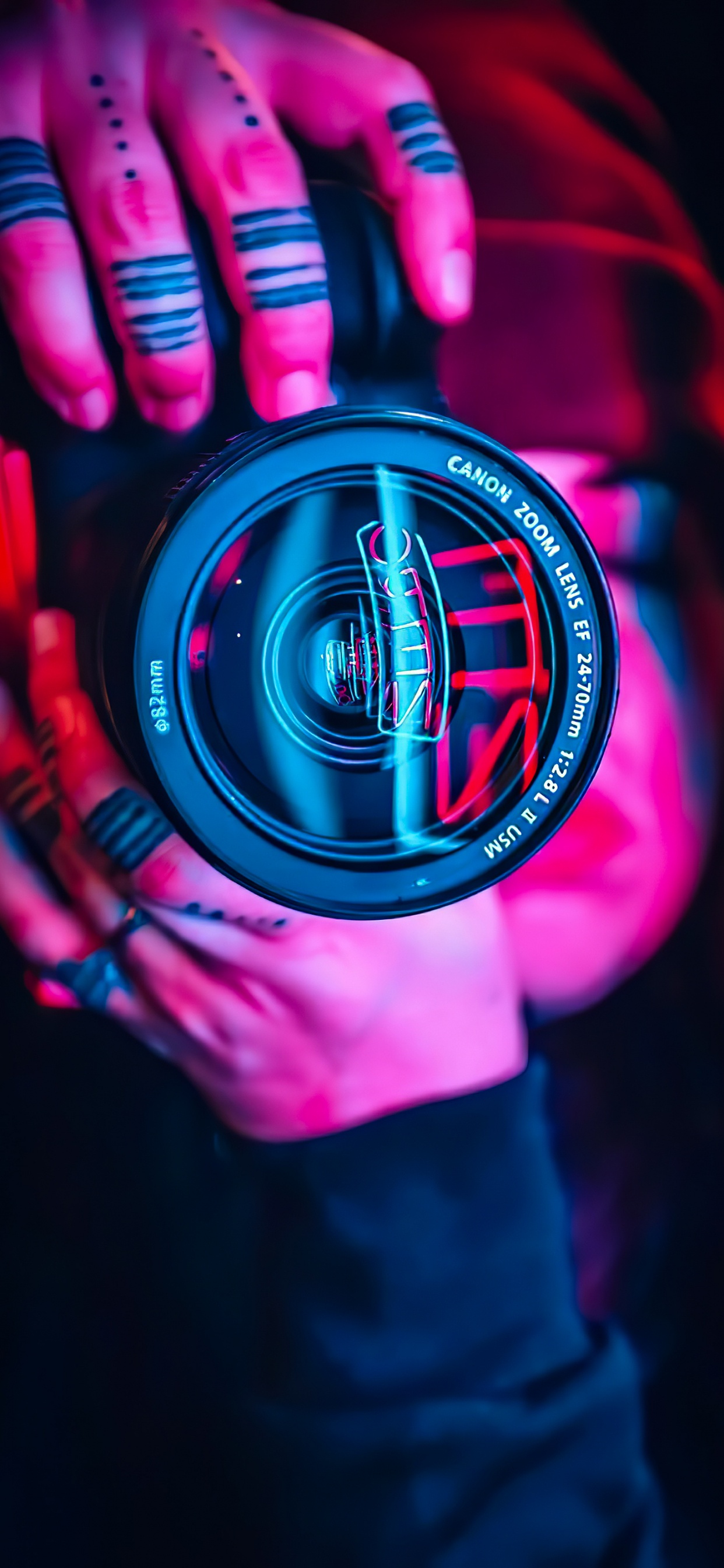 Fermer, Main, Purple, Pink, Doigt. Wallpaper in 1242x2688 Resolution