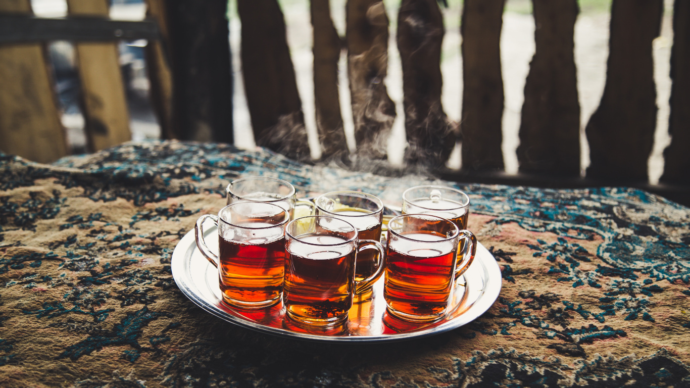 Clear Drinking Glasses on White Ceramic Plate. Wallpaper in 1366x768 Resolution
