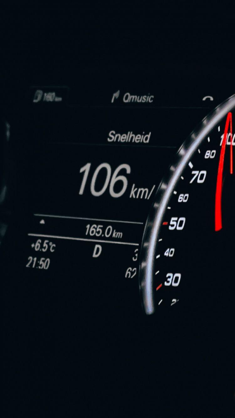 Black and White Analog Speedometer. Wallpaper in 750x1334 Resolution