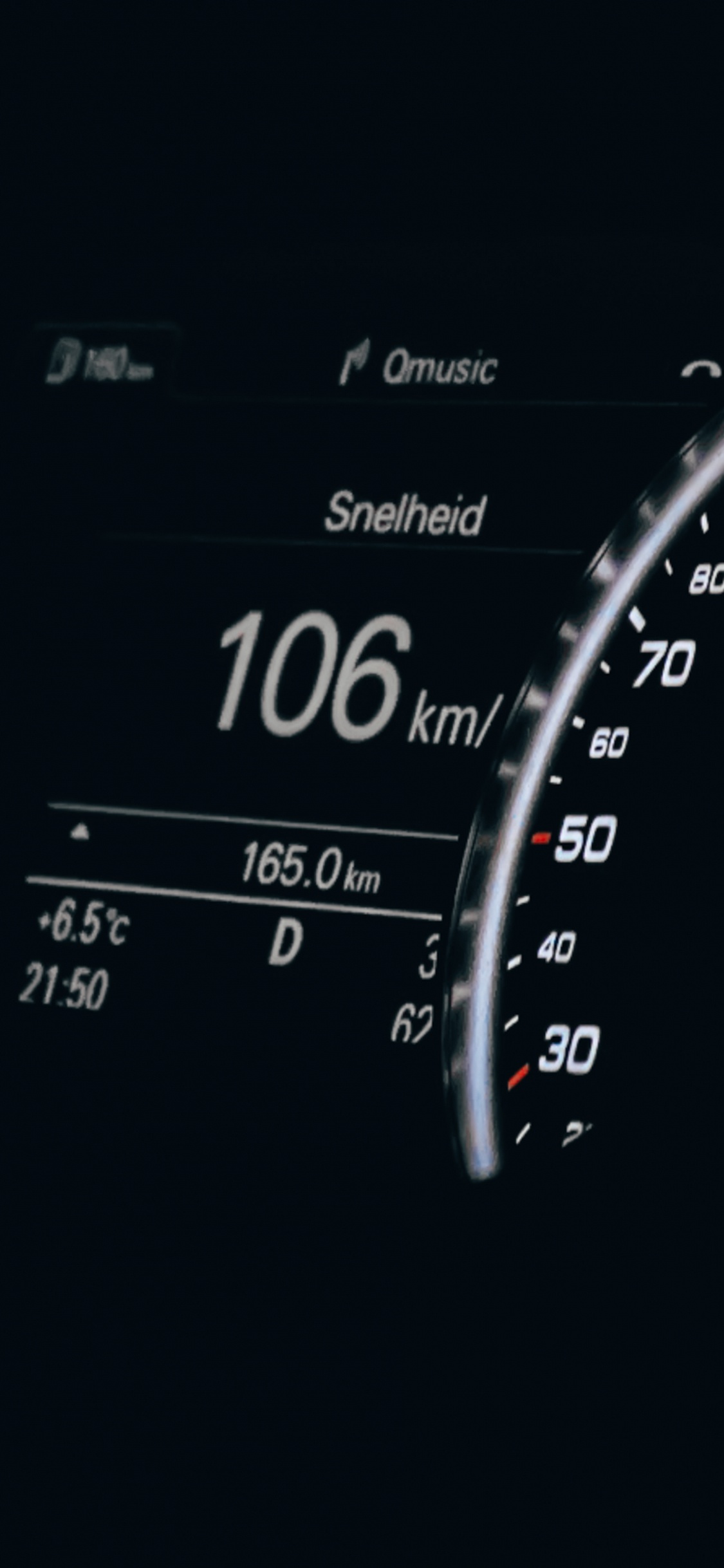 Analoger Schwarz-weißer Tacho. Wallpaper in 1125x2436 Resolution