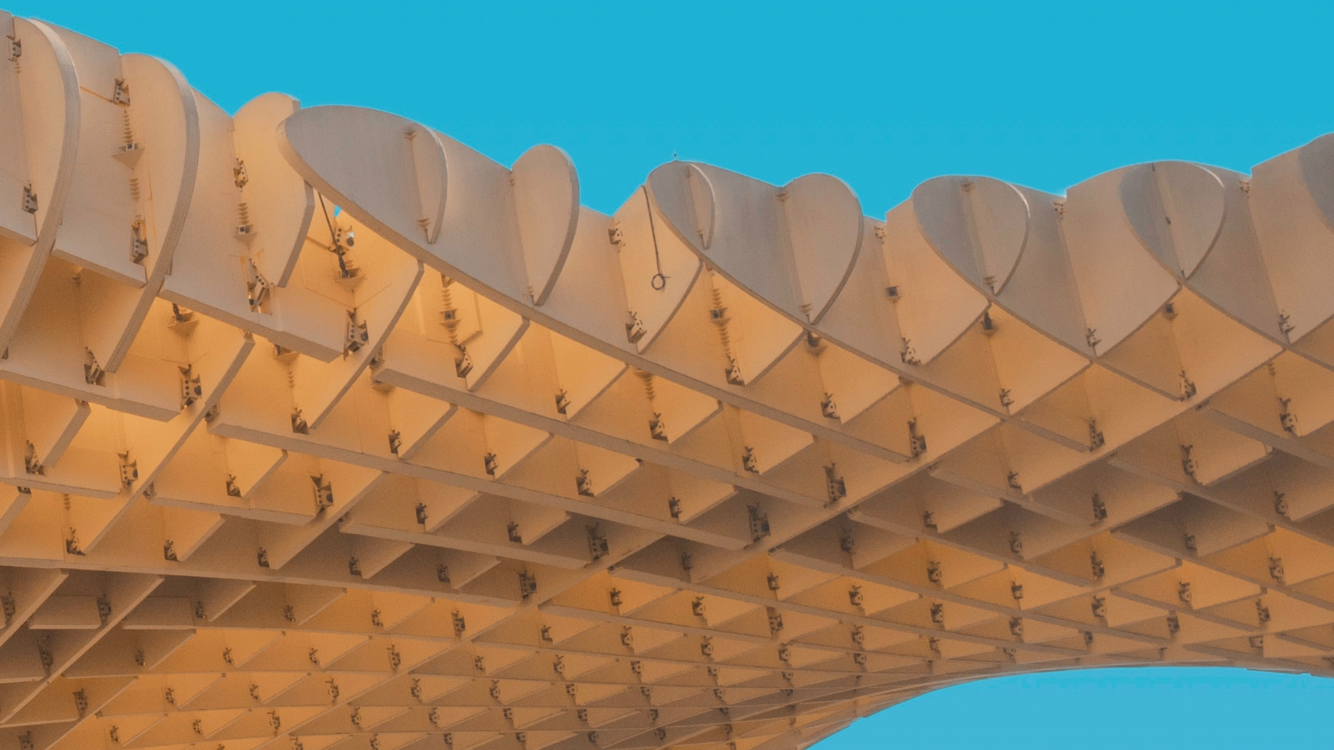 Brown Concrete Building Under Blue Sky During Daytime. Wallpaper in 1920x1080 Resolution