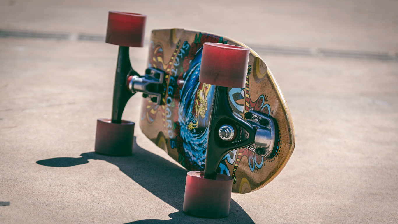 Blue and Brown Horse With Wing and Horse Print Skateboard. Wallpaper in 1366x768 Resolution