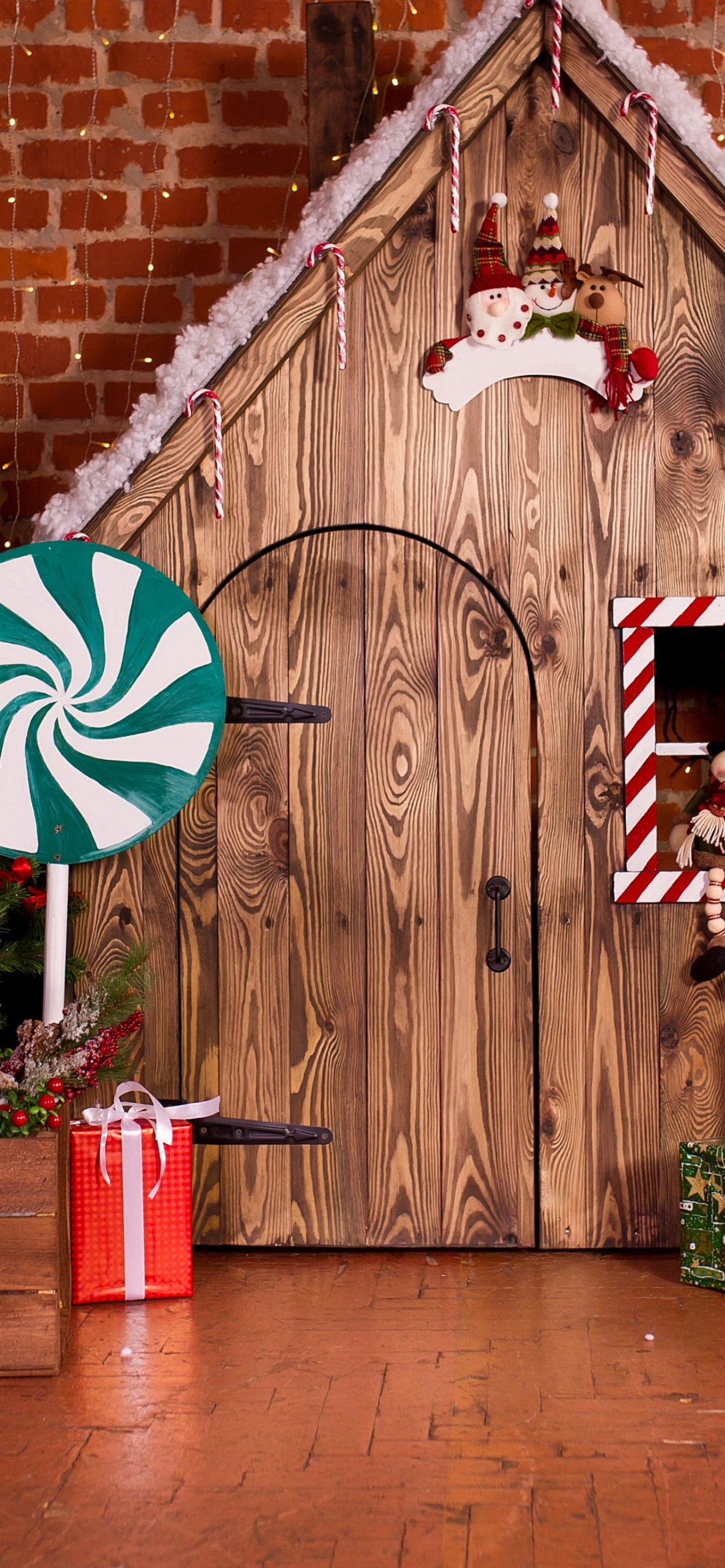 Christmas Tree, Christmas Day, Santa Claus, Holiday, Christmas Decoration. Wallpaper in 1242x2688 Resolution