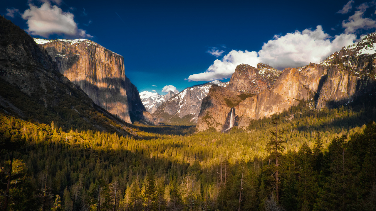 Green Trees Near Brown Mountain Under Blue Sky During Daytime. Wallpaper in 1280x720 Resolution