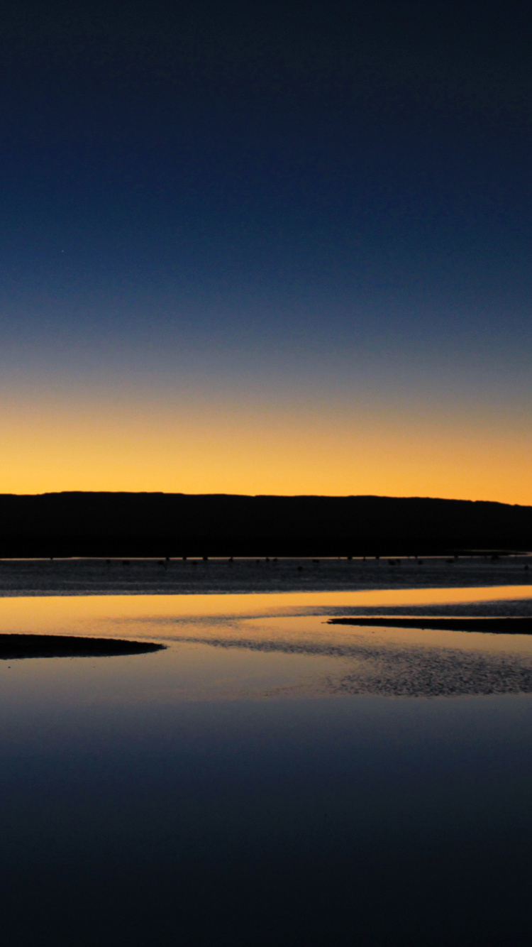 Silhouette of Mountain Near Body of Water During Daytime. Wallpaper in 750x1334 Resolution