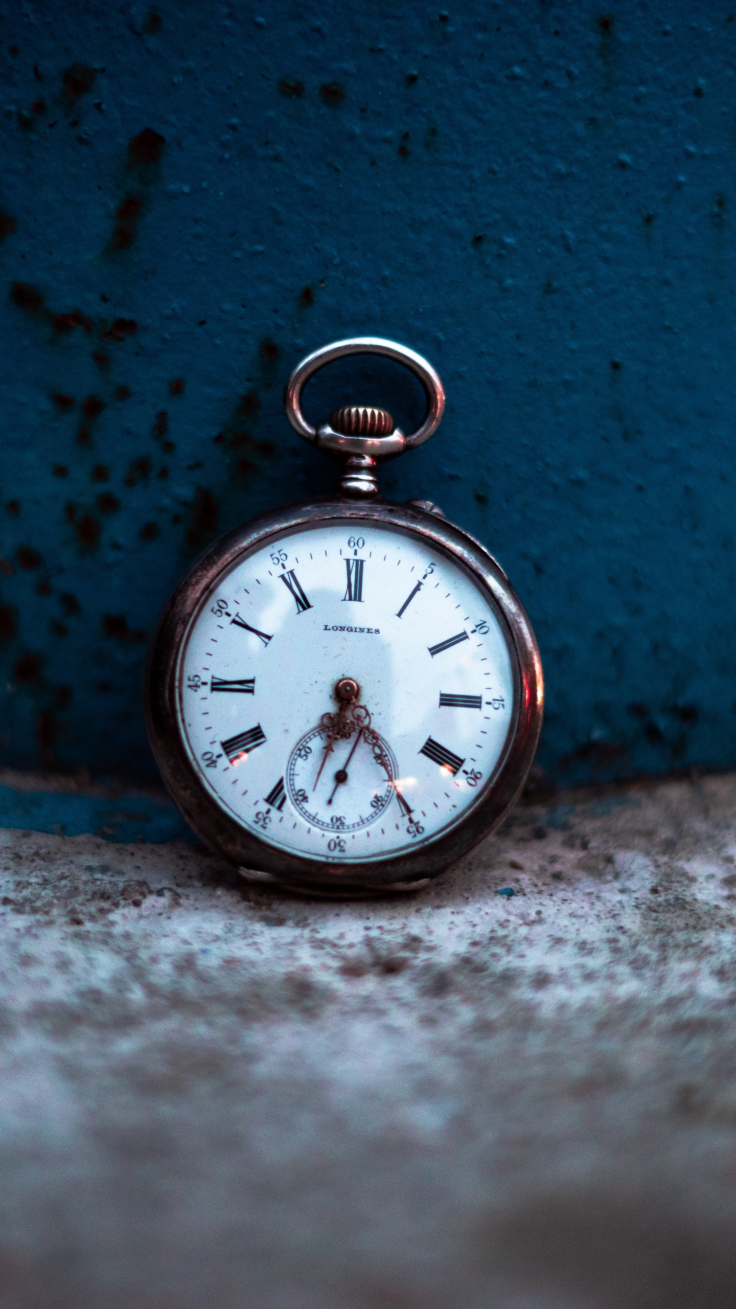 Silver Pocket Watch at 10 00. Wallpaper in 1440x2560 Resolution