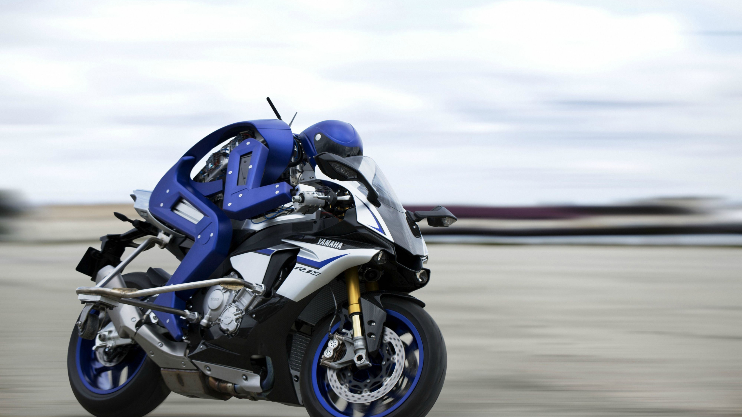 Blue and Black Sports Bike on Road During Daytime. Wallpaper in 2560x1440 Resolution