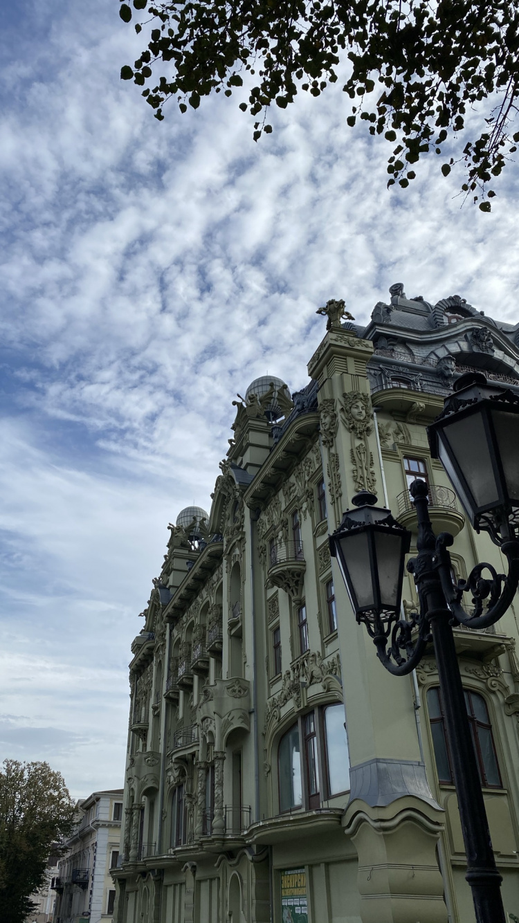 Cloud, Nachbarschaft, Fassade, Street Light, Leuchte. Wallpaper in 750x1334 Resolution