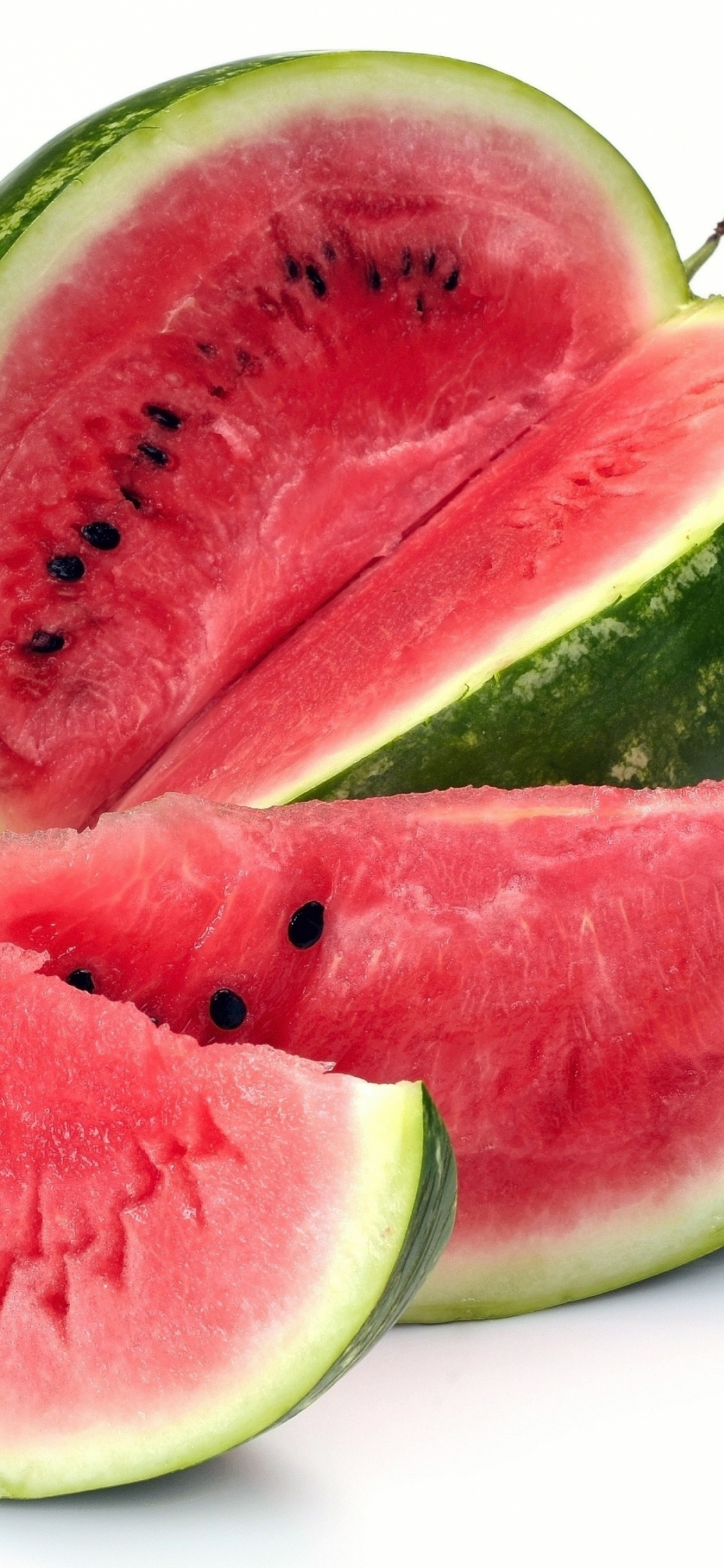 Geschnittene Wassermelone Auf Weißem Hintergrund. Wallpaper in 1125x2436 Resolution