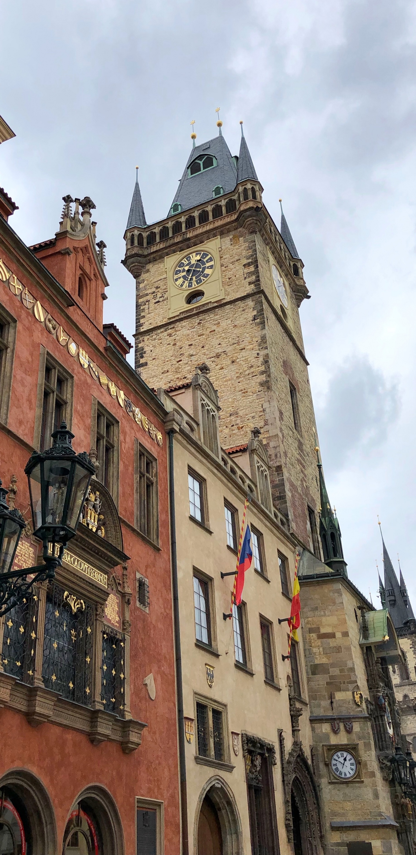 Altstädter, Die Prager Astronomische Uhr, Fenster, Fassade, Turmspitze. Wallpaper in 1440x2960 Resolution