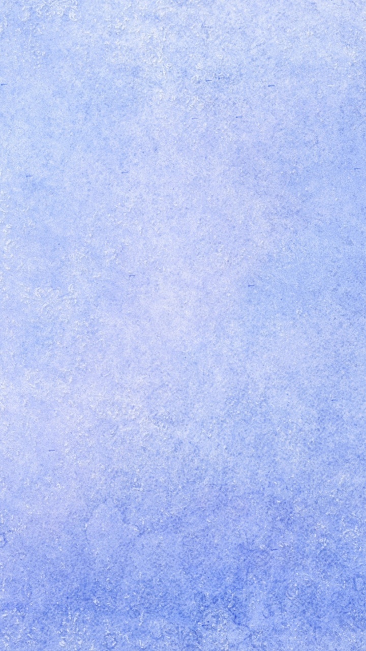 Blaues Textil Auf Braunem Holztisch. Wallpaper in 720x1280 Resolution