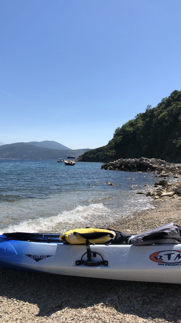 Loch, Barco, Kayak, Agua, Cuerpo de Agua. Wallpaper in 750x1334 Resolution