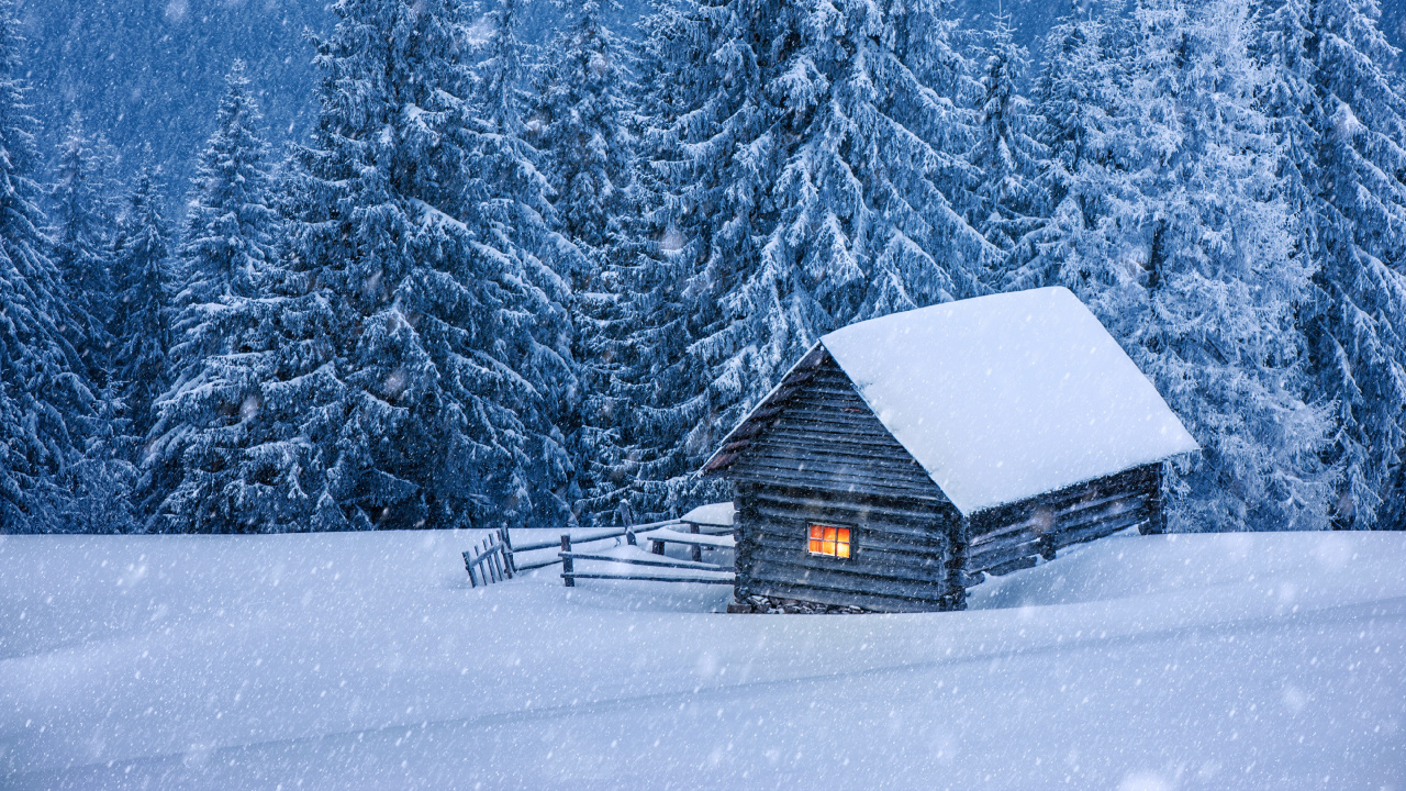 Maison en Bois Brune Sur un Sol Couvert de Neige Près Des Arbres Pendant la Journée. Wallpaper in 1280x720 Resolution