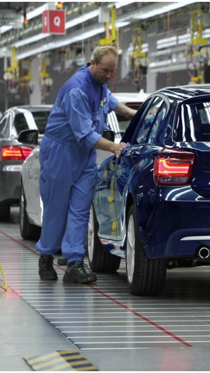Blue Volkswagen Beetle on Road During Daytime. Wallpaper in 720x1280 Resolution