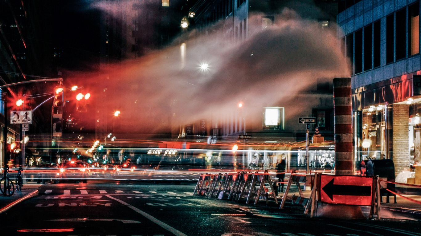 Feu D'artifice Sur la Ville Pendant la Nuit. Wallpaper in 1366x768 Resolution