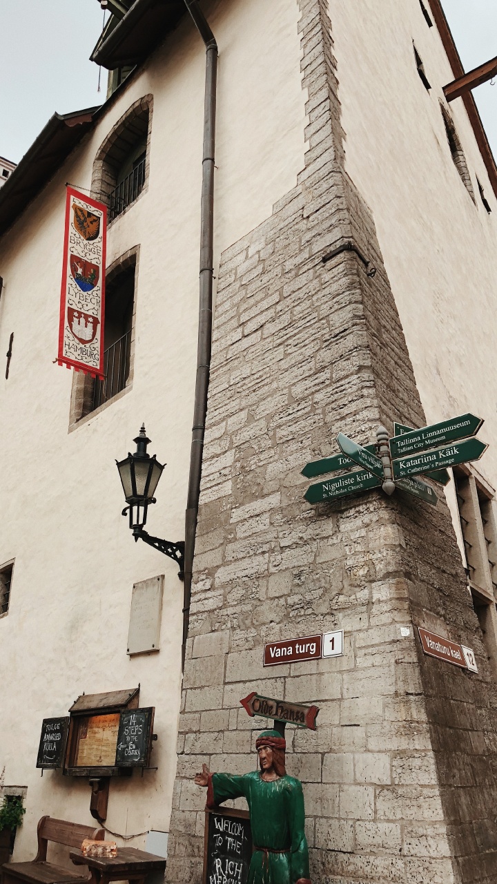 Medieval Restaurant Olde Hansa, Old Town Square, Faade, Flowerpot, Sculpture. Wallpaper in 720x1280 Resolution