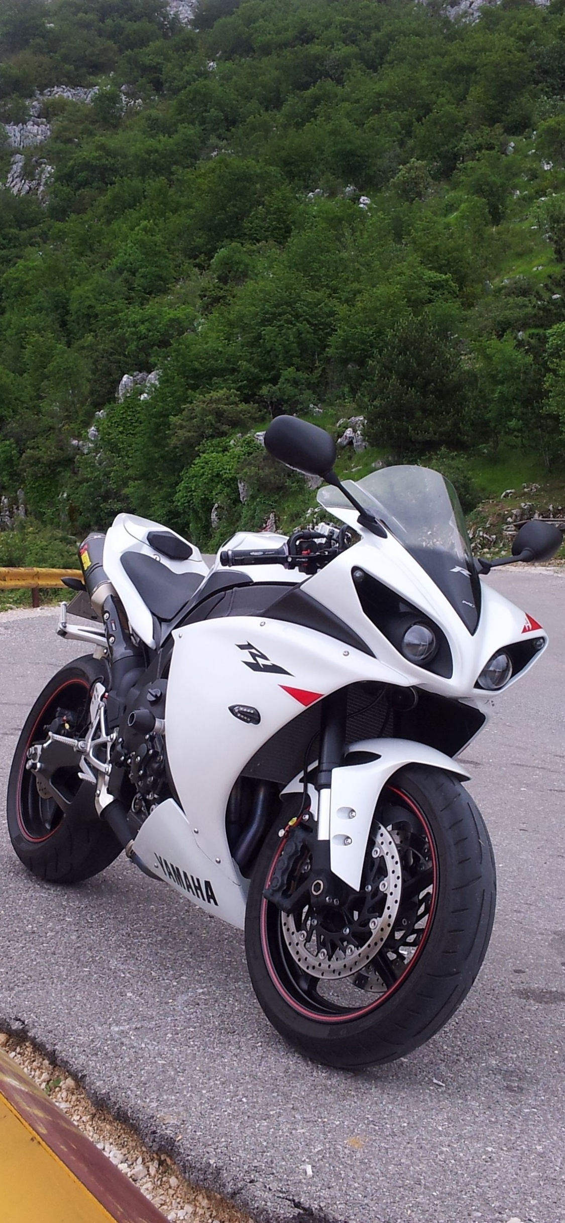 White and Black Sports Bike on Road During Daytime. Wallpaper in 1125x2436 Resolution