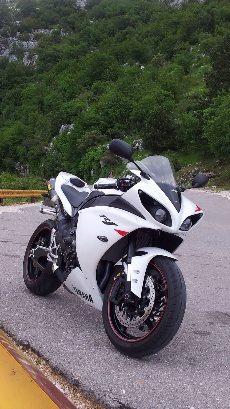 White and Black Sports Bike on Road During Daytime. Wallpaper in 750x1334 Resolution