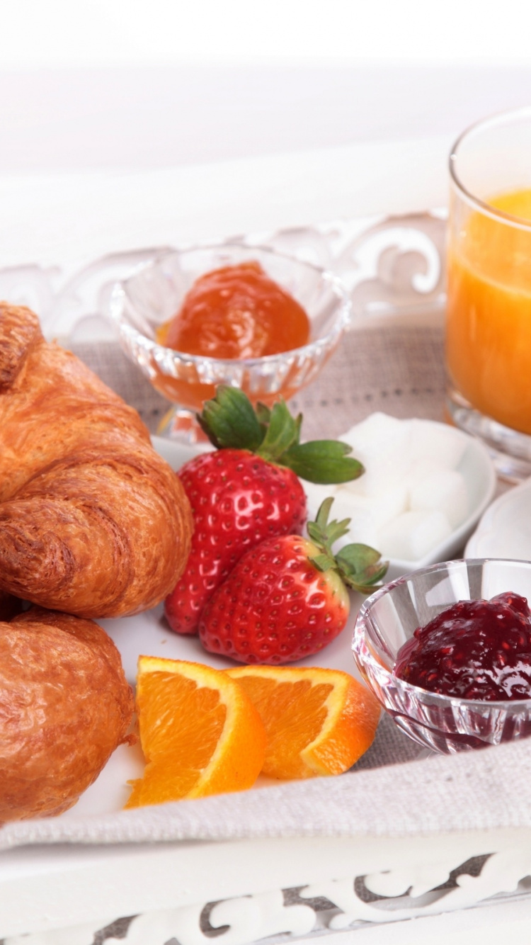 Brot Auf Weißem Keramikblech. Wallpaper in 750x1334 Resolution