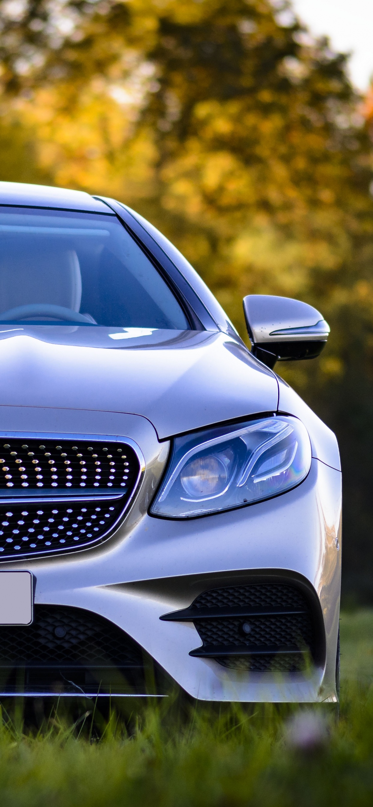 Mercedes Benz Clase c Blanco. Wallpaper in 1242x2688 Resolution