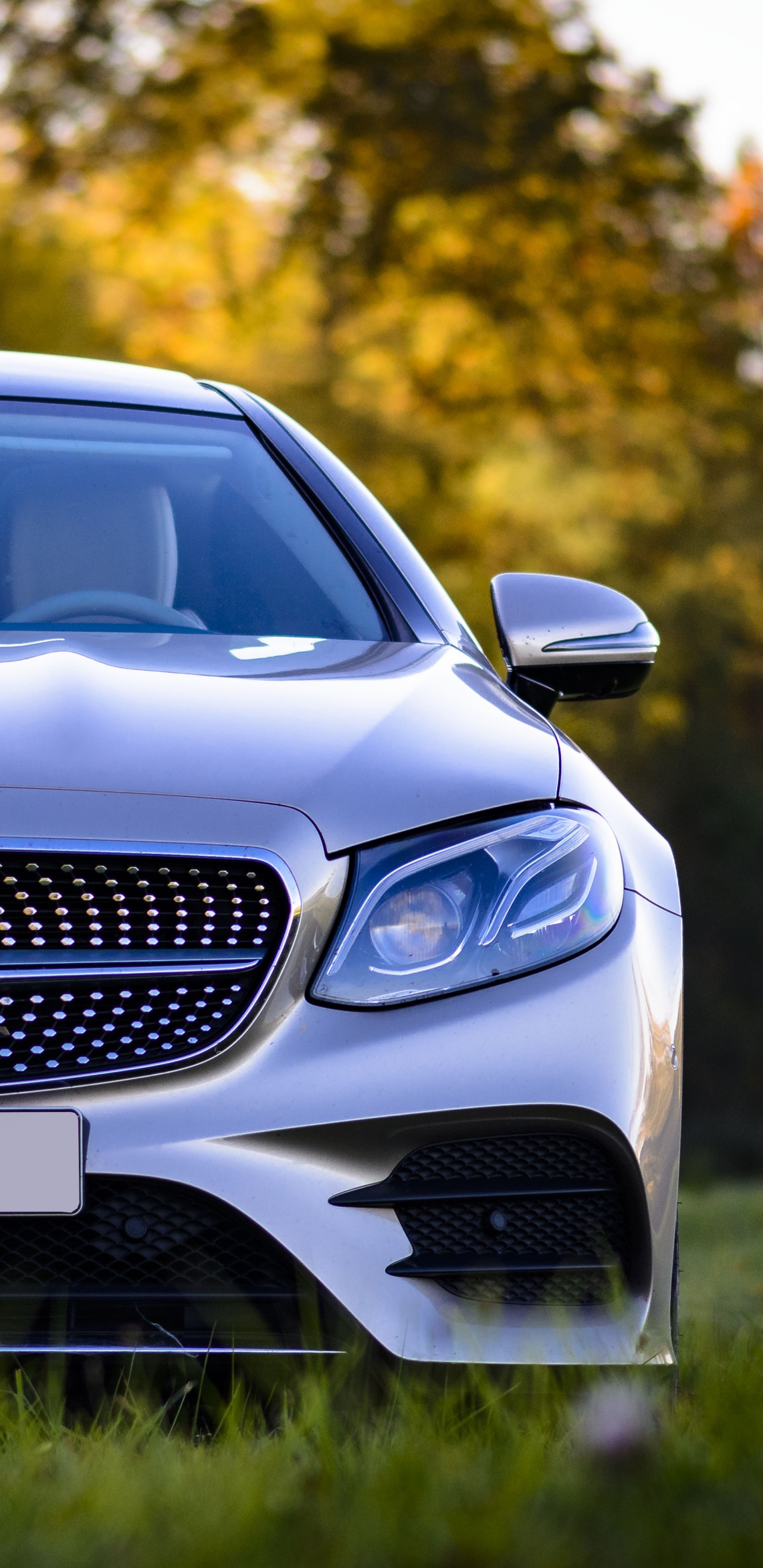 Weiße Mercedes Benz c Klasse. Wallpaper in 1440x2960 Resolution