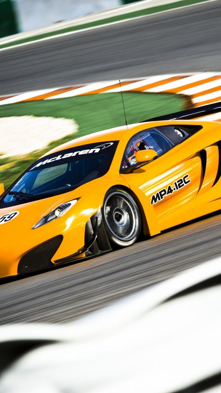 Voiture de Sport Ferrari Jaune et Noir Sur Route Pendant la Journée. Wallpaper in 720x1280 Resolution