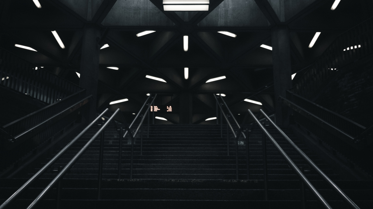 Leute, Die Tagsüber Auf Tunnel Gehen. Wallpaper in 1280x720 Resolution