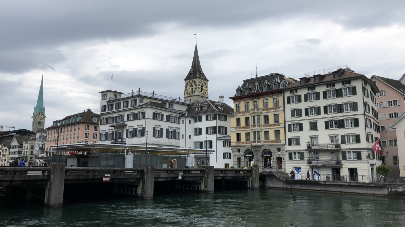 am Fluss Entlang, Wasser, Wasserstraße, Gebäude, Stadt. Wallpaper in 1366x768 Resolution