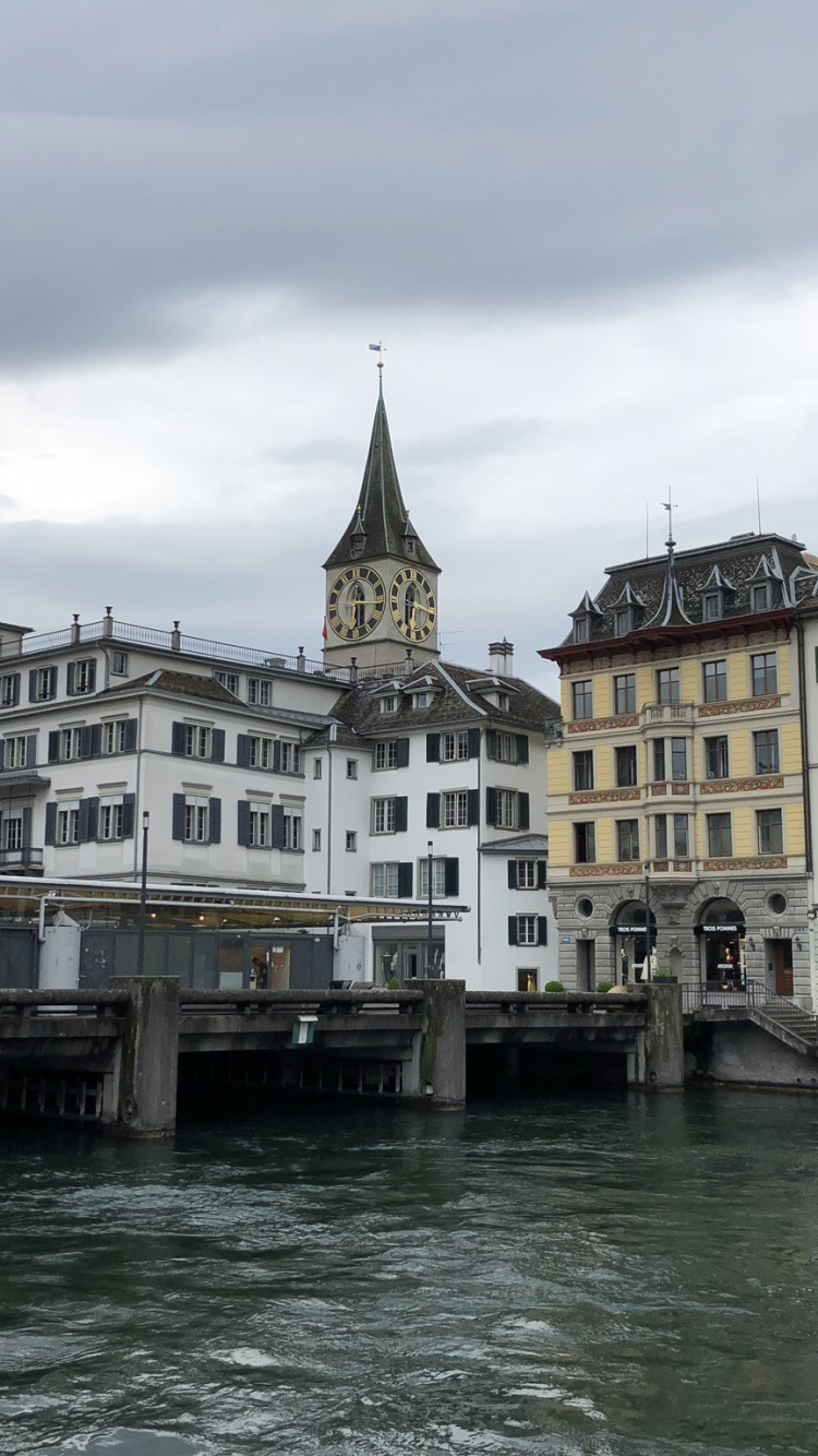 am Fluss Entlang, Wasser, Wasserstraße, Gebäude, Stadt. Wallpaper in 750x1334 Resolution