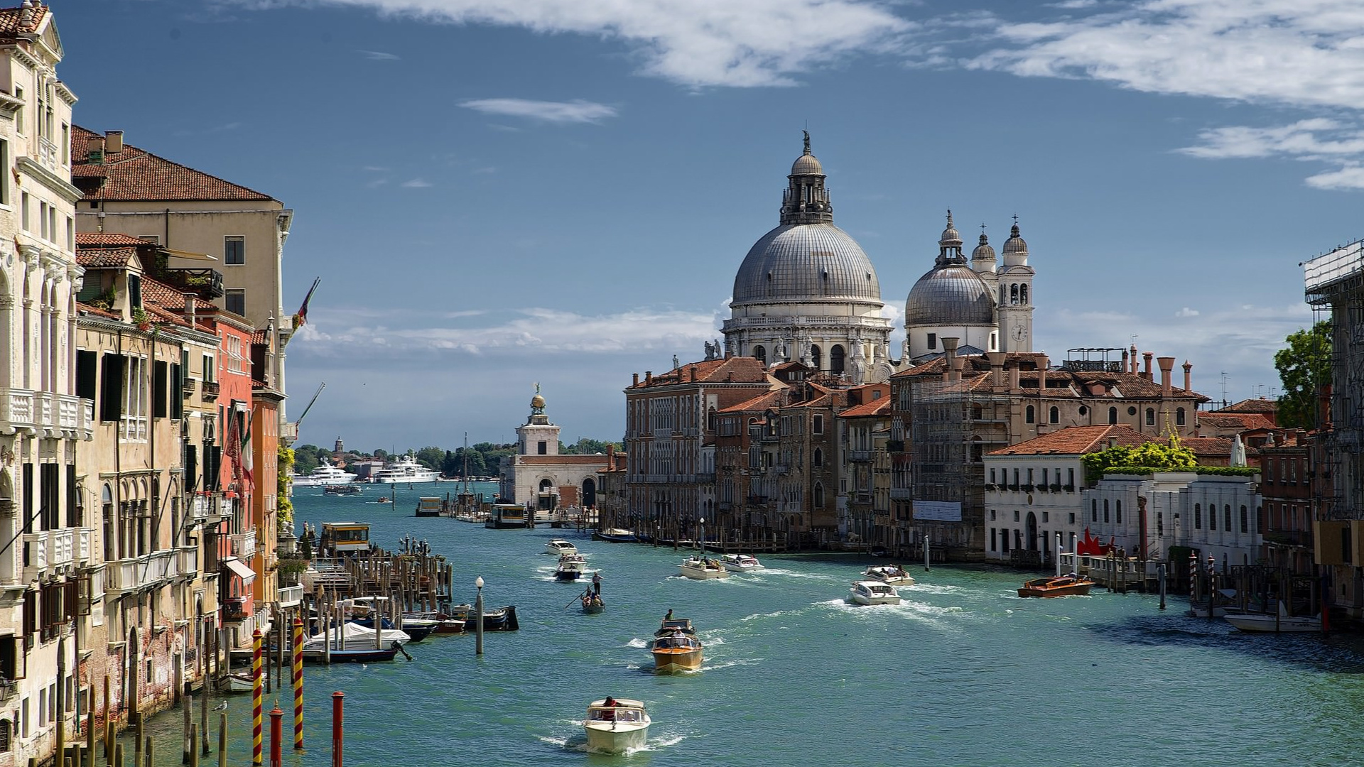 White and Brown Dome Building Near Body of Water During Daytime. Wallpaper in 1920x1080 Resolution