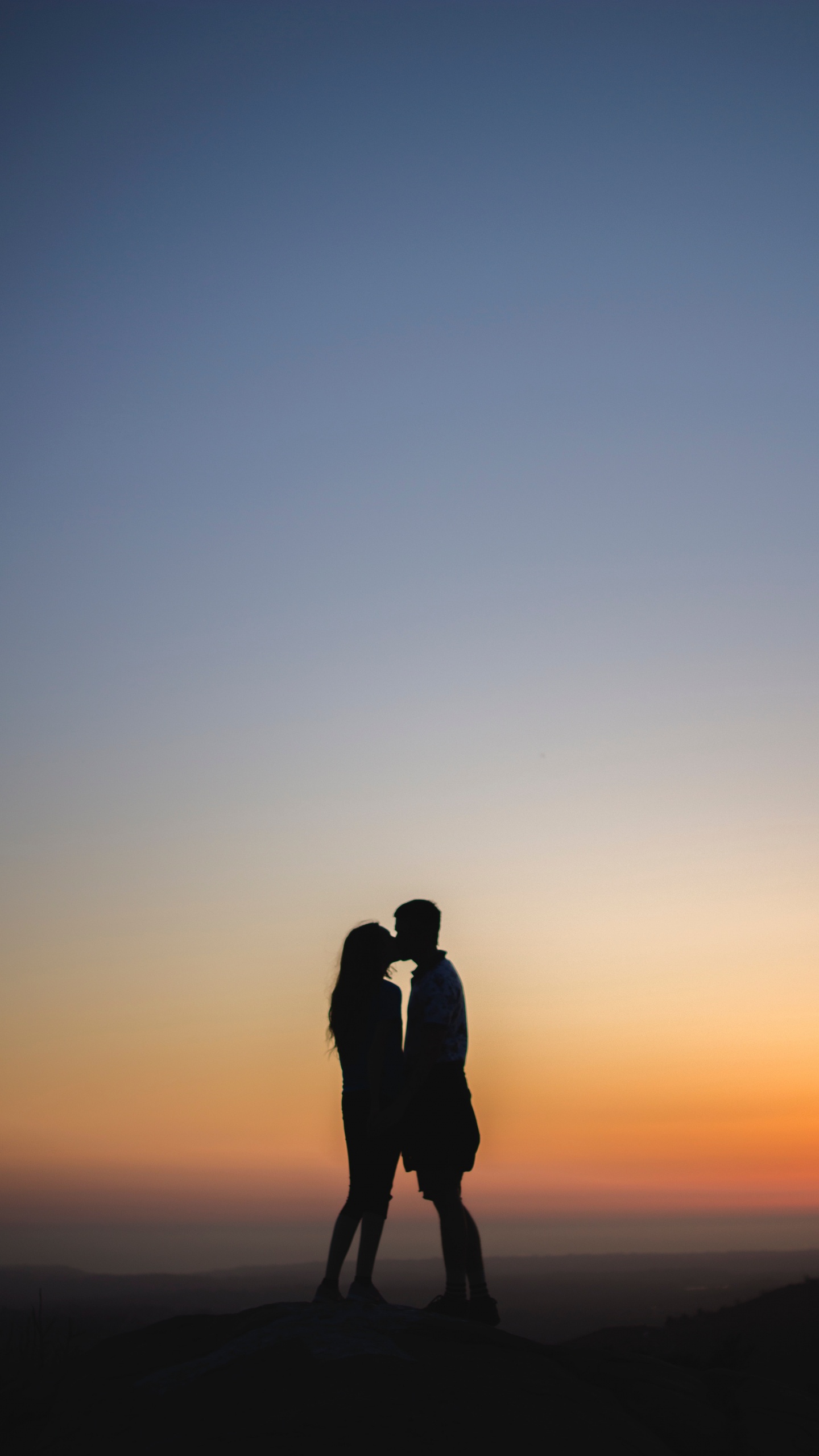 Silhouette, Romantik, Kuss, Ehepaar, Menschen in Der Natur. Wallpaper in 1440x2560 Resolution