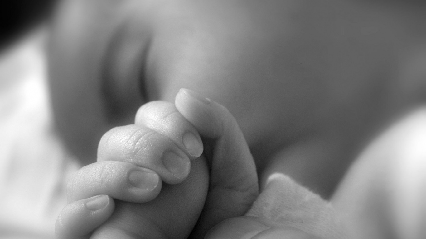 Finger, Kind, Nagel, Schwarz Und Weiß, Schwangerschaft. Wallpaper in 1366x768 Resolution