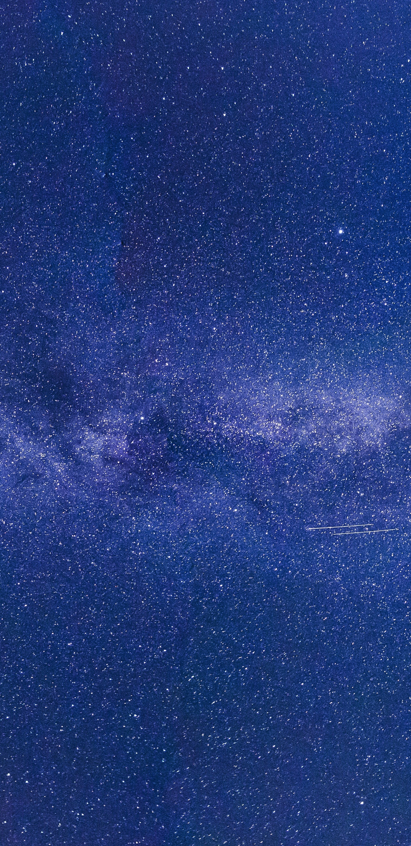 Blau-weißer Sternenhimmel. Wallpaper in 1440x2960 Resolution