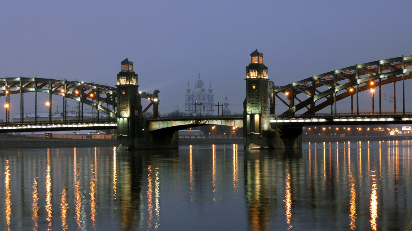 Puente Sobre el Agua Durante la Noche. Wallpaper in 1366x768 Resolution