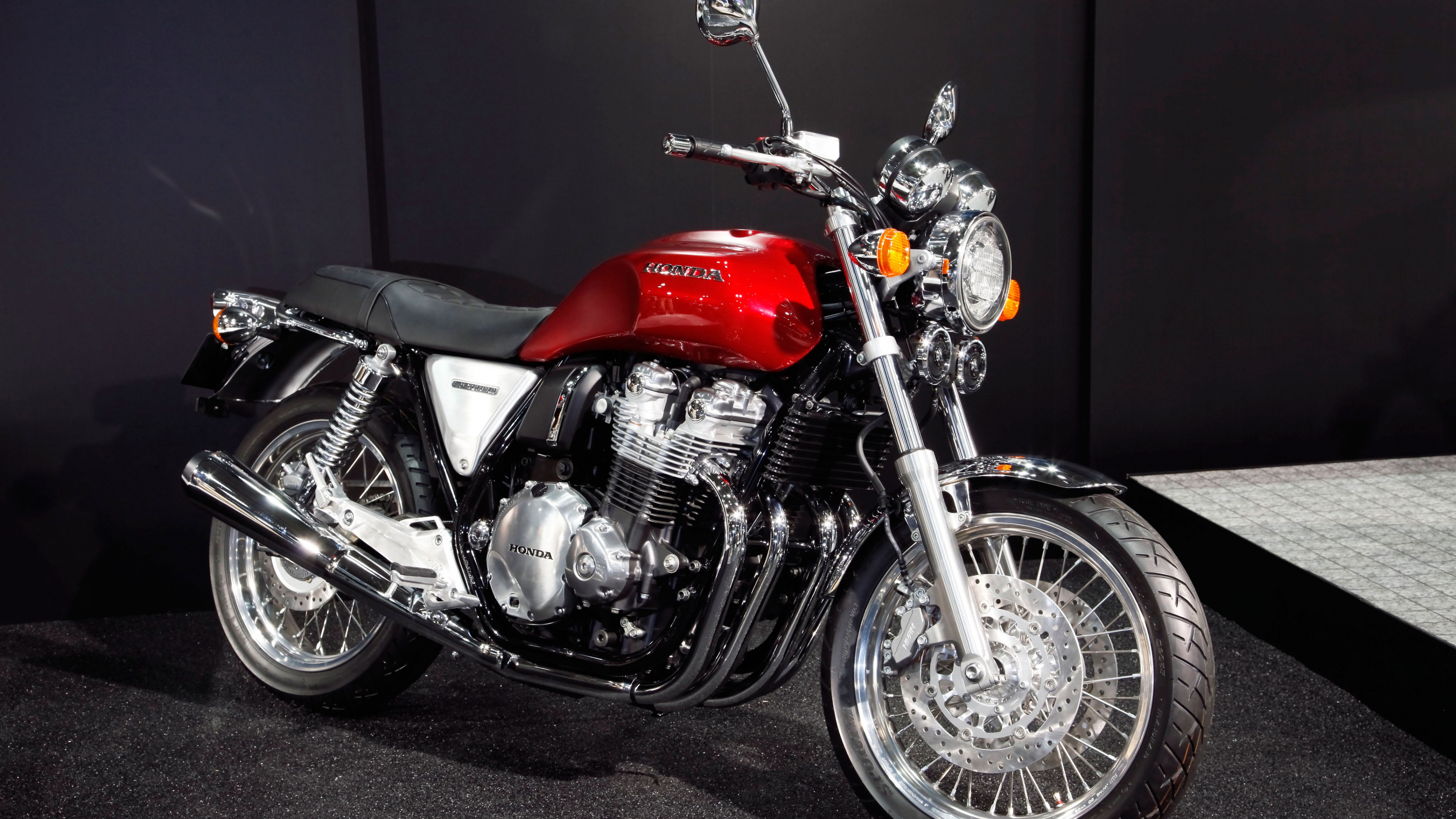 Red and Silver Cruiser Motorcycle. Wallpaper in 3840x2160 Resolution