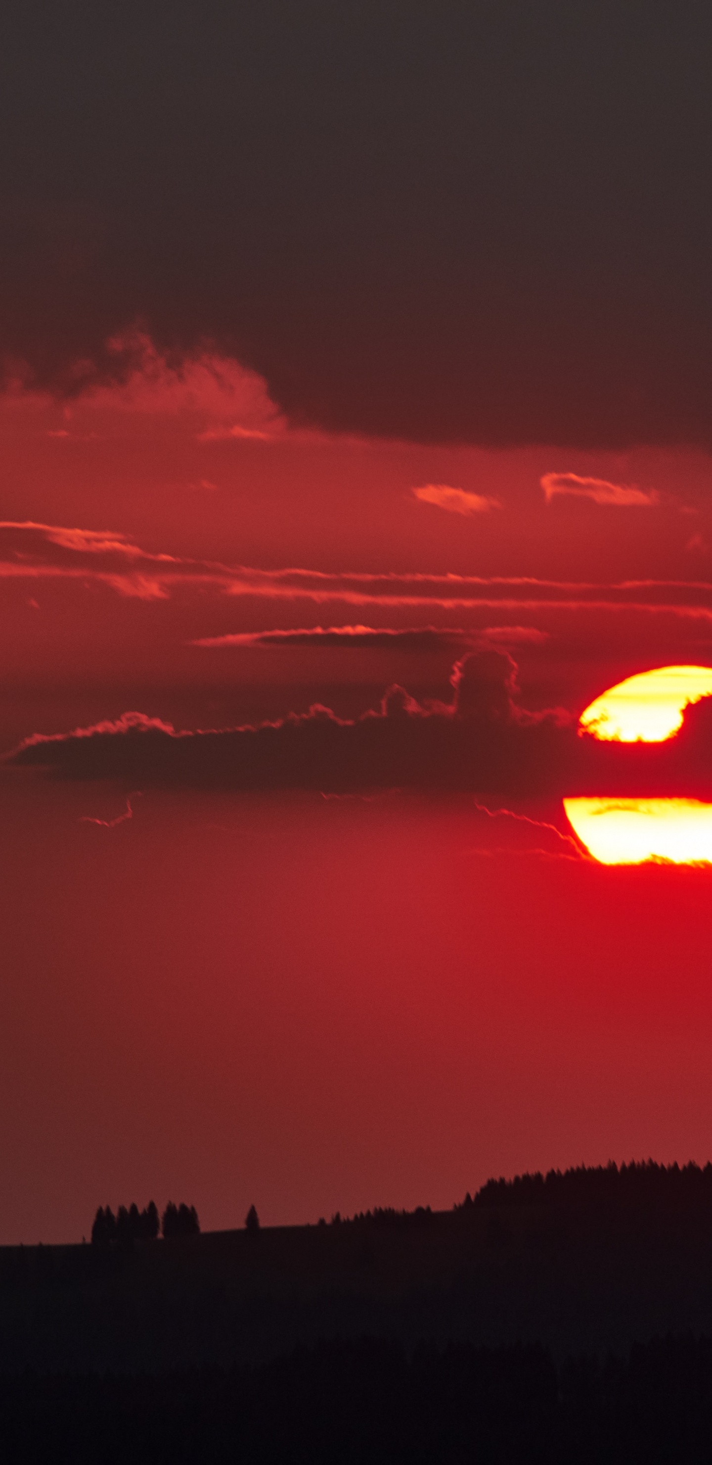 Silueta de Montaña Durante la Puesta de Sol. Wallpaper in 1440x2960 Resolution