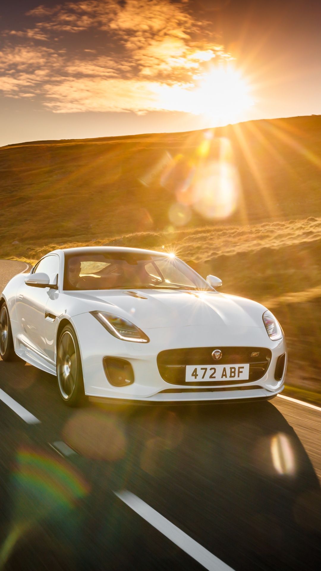 Audi r 8 Blanche Sur Route Pendant la Journée. Wallpaper in 1080x1920 Resolution