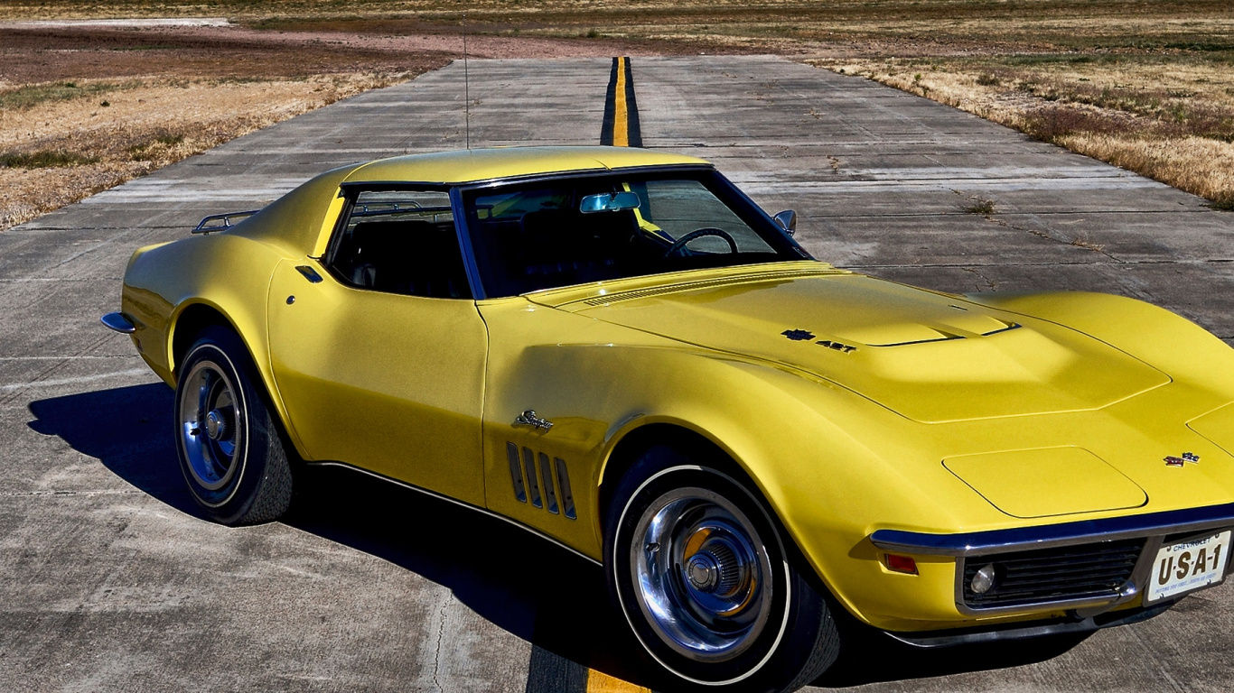 Yellow Porsche 911 on Road During Daytime. Wallpaper in 1366x768 Resolution