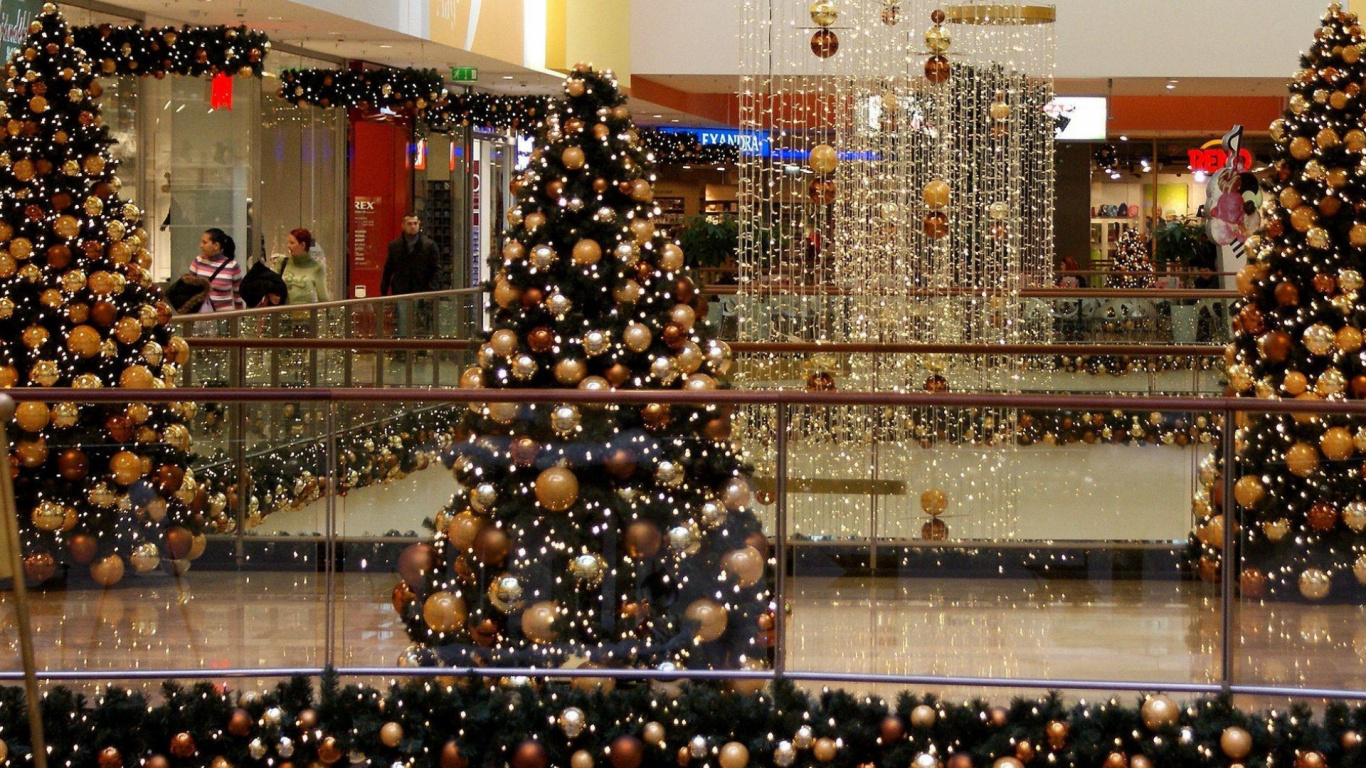 Weihnachtsdekoration, Weihnachtsbaum, Neujahr Baum, Künstlicher Weihnachtsbaum, Girlande. Wallpaper in 1366x768 Resolution