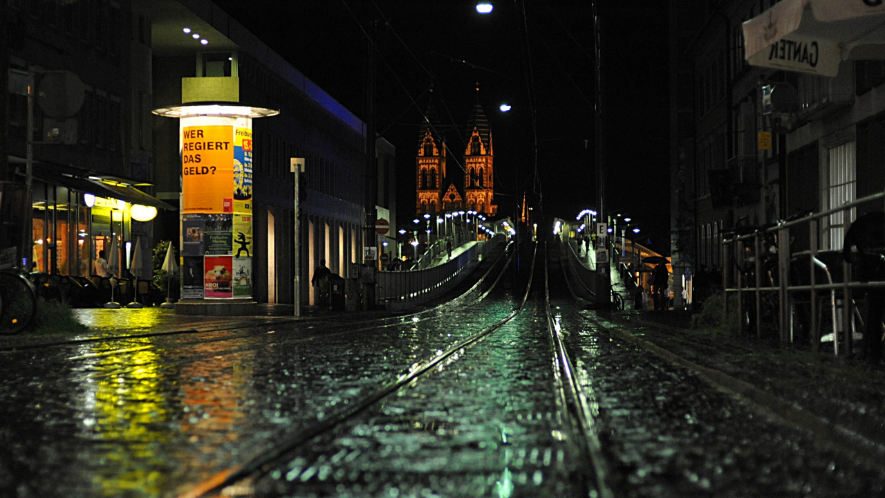 Tren Ferroviario Durante la Noche. Wallpaper in 1280x720 Resolution