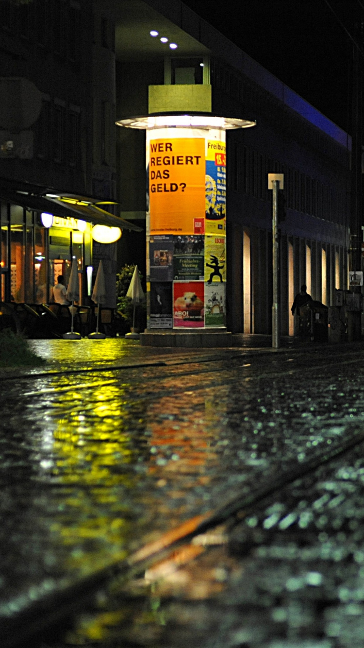 Train Chemin de Fer Pendant la Nuit. Wallpaper in 750x1334 Resolution