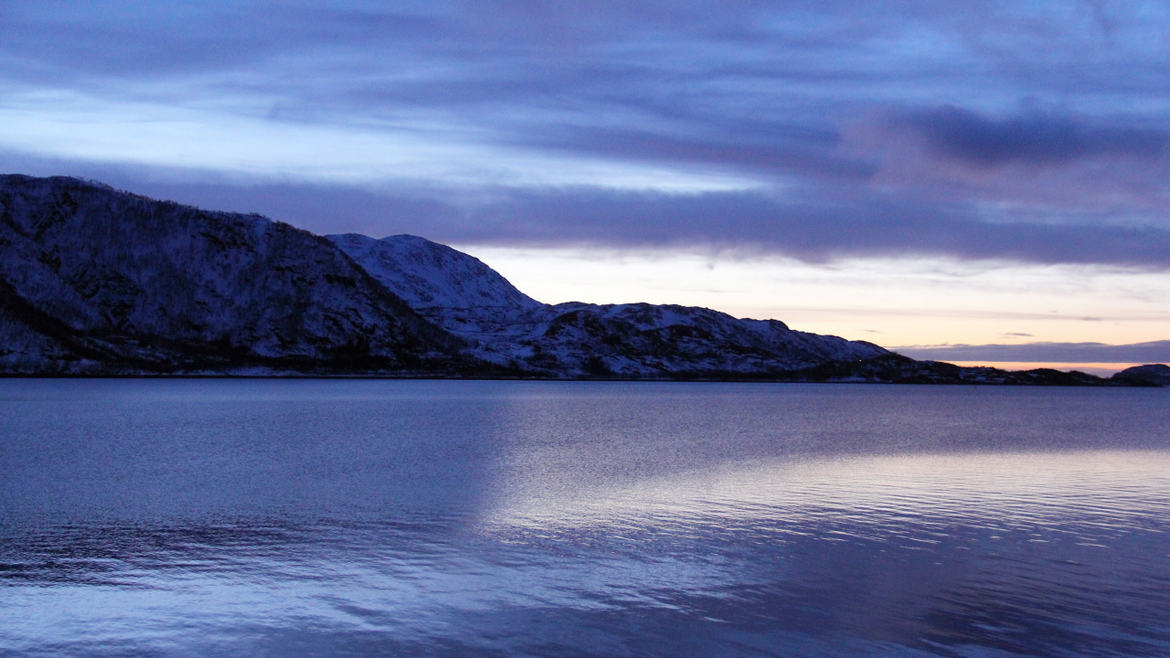 Body of Water Near Mountain Under Cloudy Sky During Daytime. Wallpaper in 1280x720 Resolution