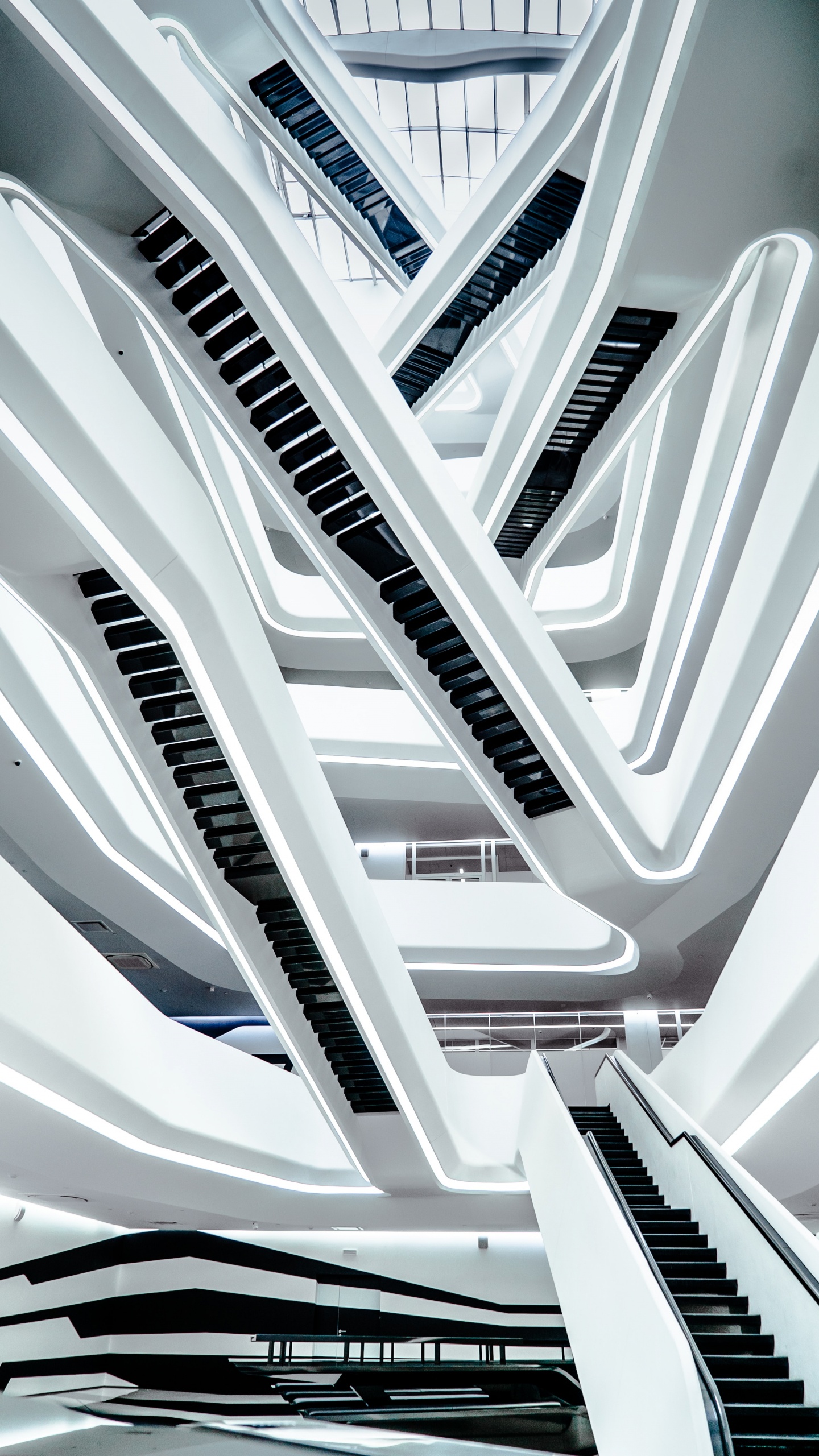 Escalier en Colimaçon Blanc et Gris. Wallpaper in 1440x2560 Resolution