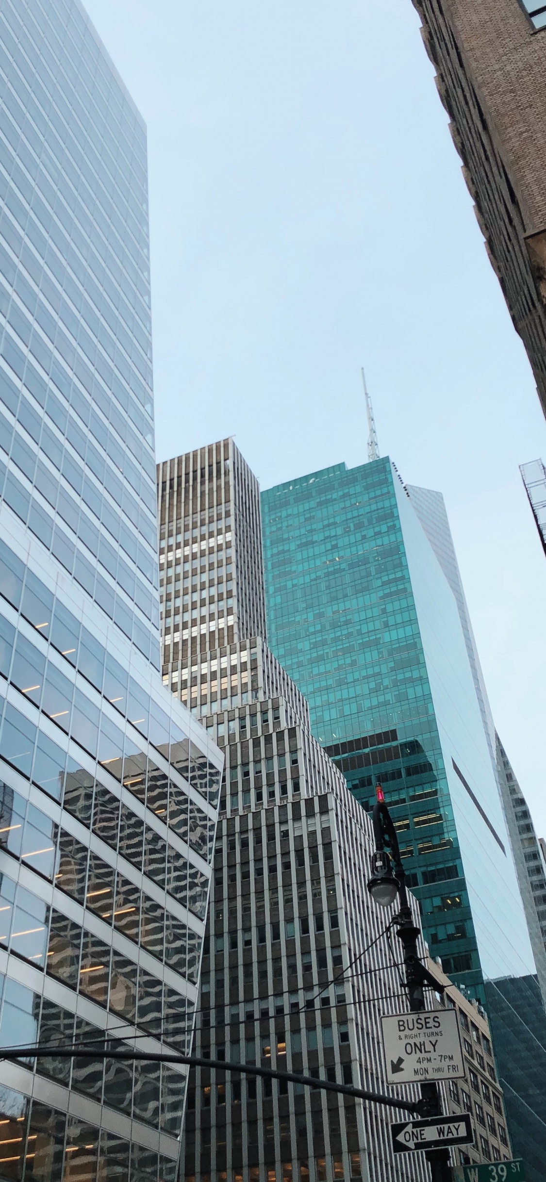 Wolkenkratzer, Tower Block, Tageszeit, Stadtgebiet, Architektur. Wallpaper in 1125x2436 Resolution