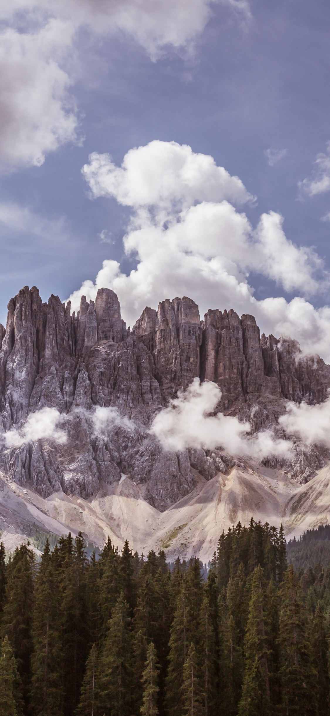 Karersee, Dolomiten, Cloud, Baum, Naturlandschaft. Wallpaper in 1125x2436 Resolution