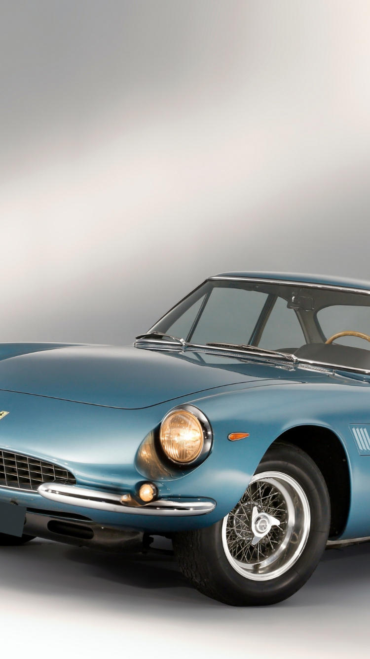 Mercedes Benz Coupe Azul Sobre Fondo Blanco.. Wallpaper in 750x1334 Resolution